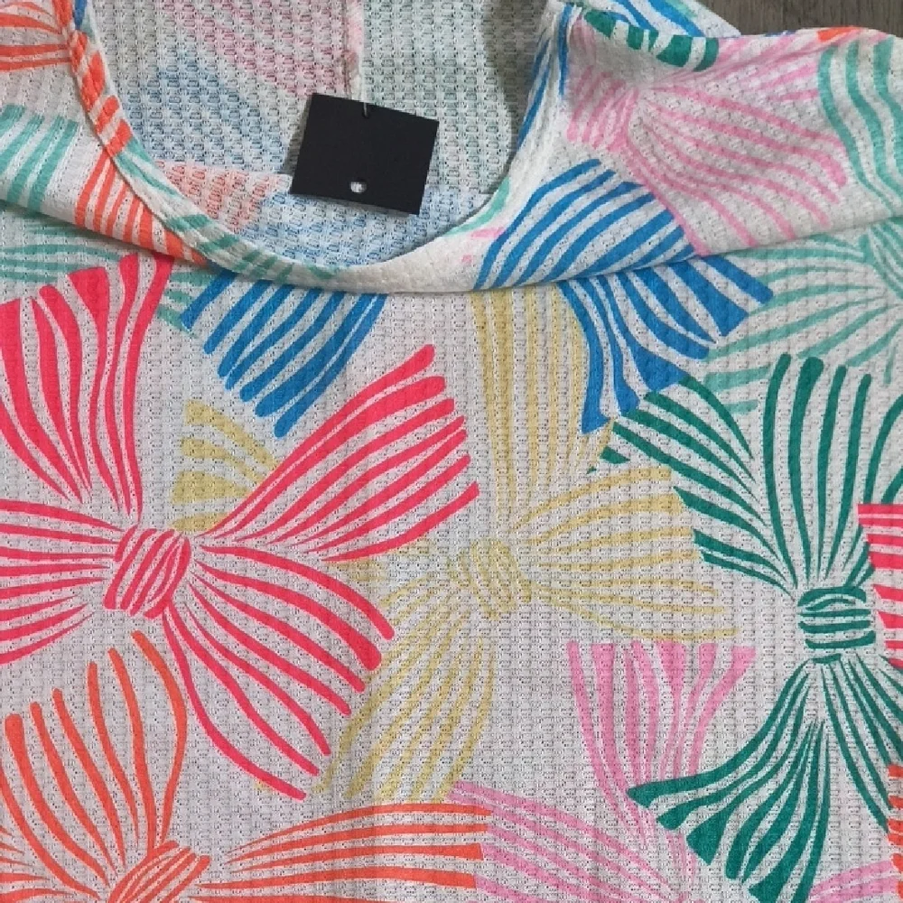 Colorful Bow Pattern Top - Picture 6 of 6